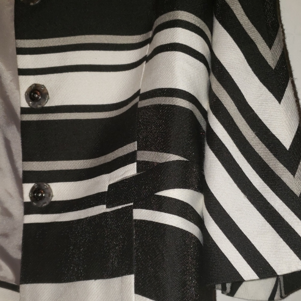 Cropped Blazer - Picture 2 of 4